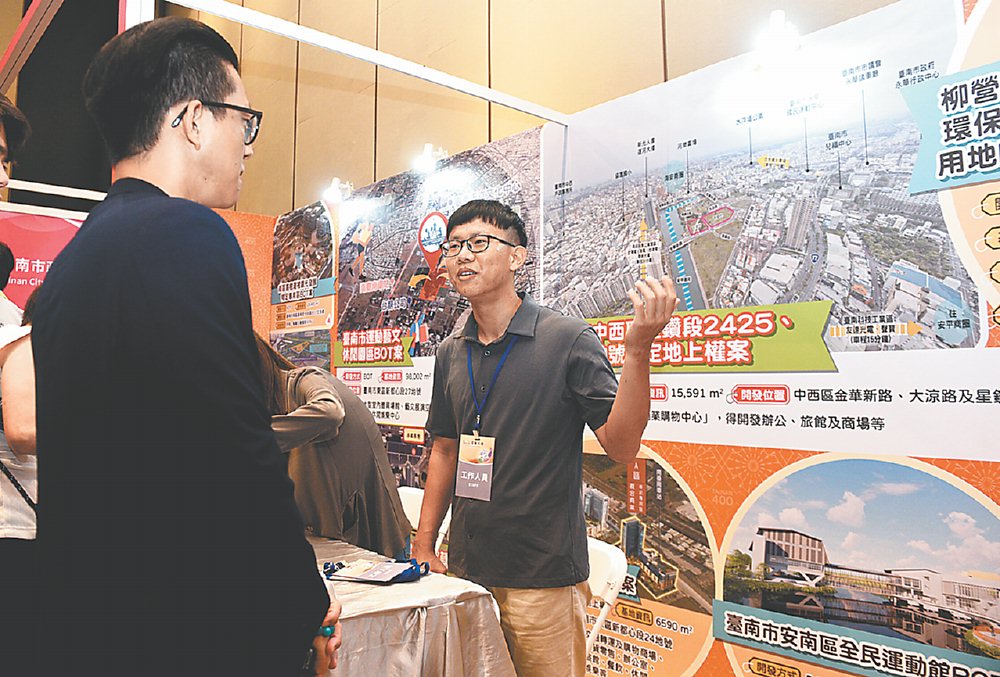 保險局修正「保險業資金辦理專案運用公共及社會福利事業投資管理辦法」,保險業投資國內公建、基建、社會福利事業總額上限,將從現行10%提升至15%。圖/本報資料照片 image