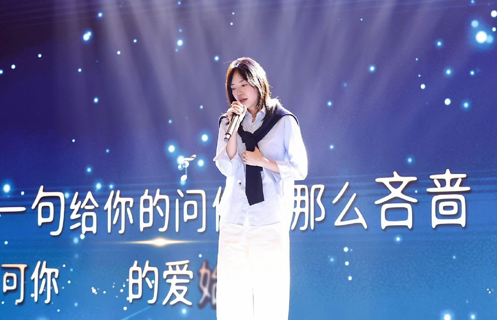 焦恩俊女兒焦曼婷28日為旺旺孝親獎頒獎典禮彩排。圖/陳俊吉 image